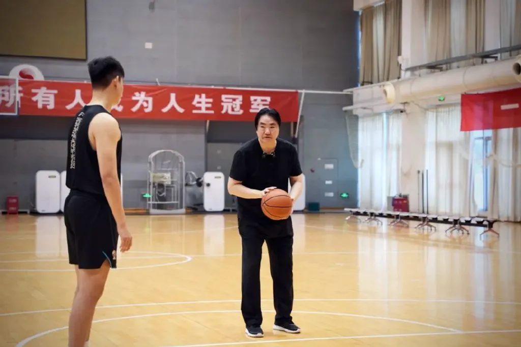 通过篮球训练提高协调性的实用技巧_0